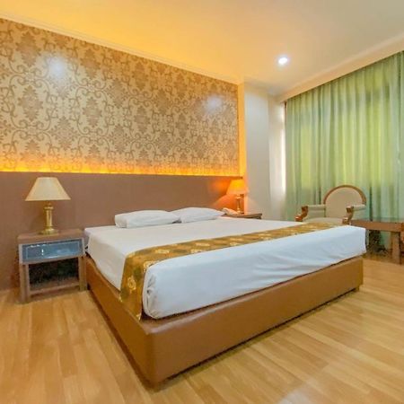 Riyadi Palace Hotel Surakarta (Solo) Exterior foto