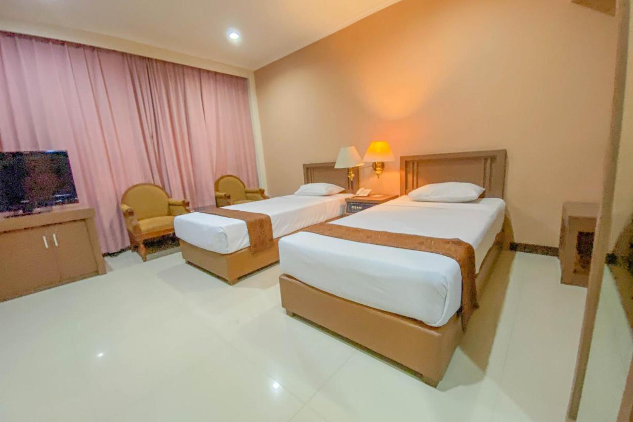 Riyadi Palace Hotel Surakarta (Solo) Exterior foto