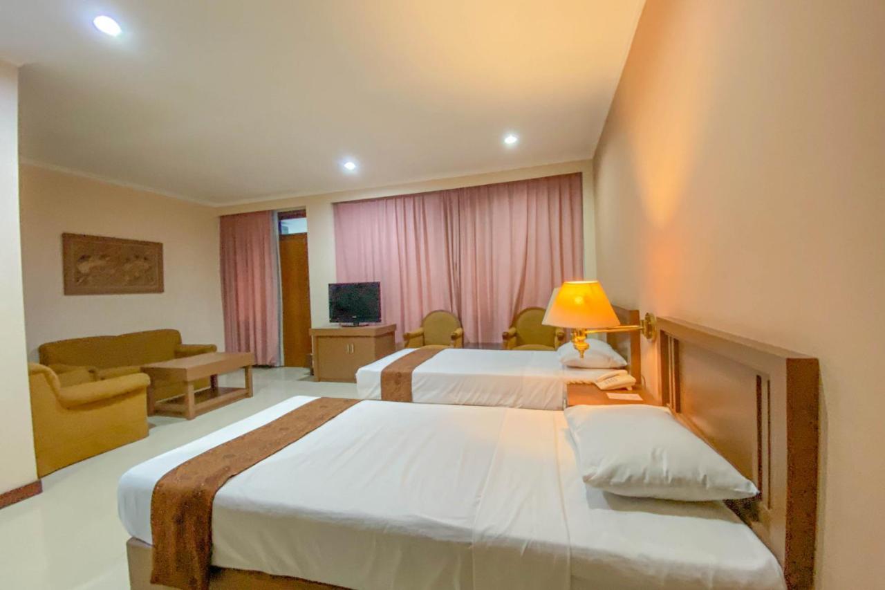 Riyadi Palace Hotel Surakarta (Solo) Exterior foto