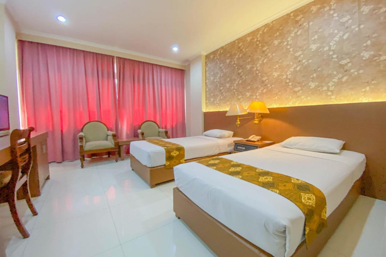 Riyadi Palace Hotel Surakarta (Solo) Exterior foto
