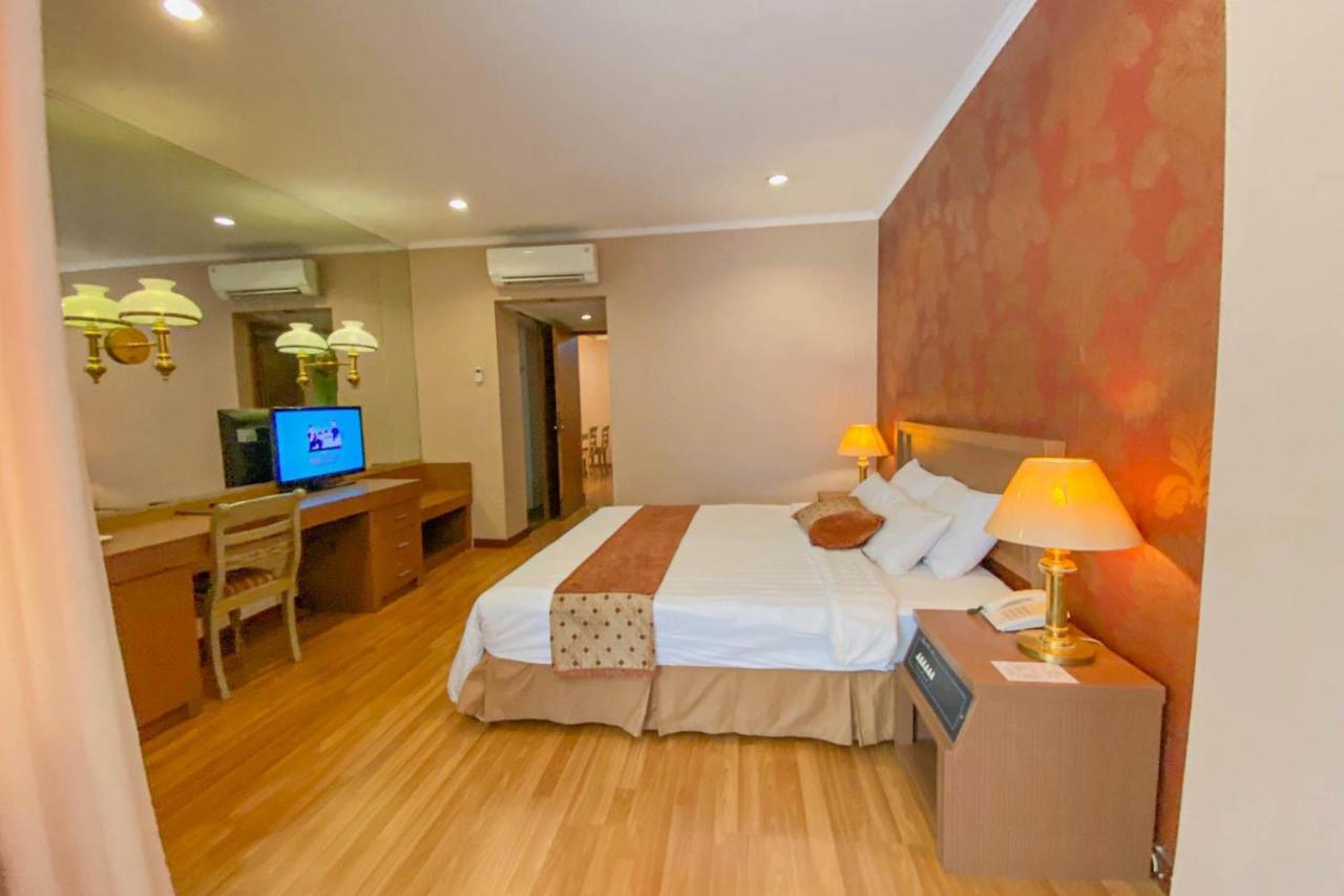 Riyadi Palace Hotel Surakarta (Solo) Exterior foto