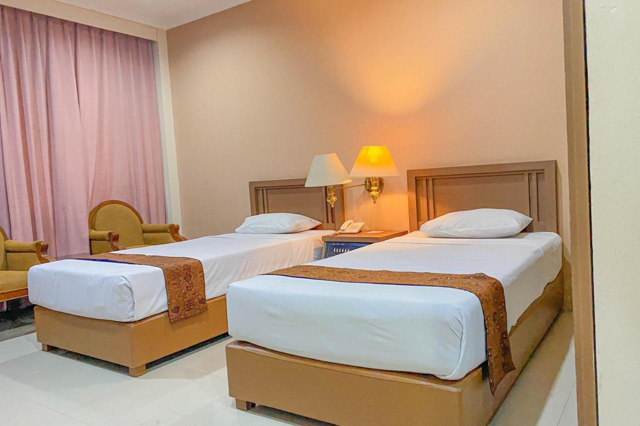Riyadi Palace Hotel Surakarta (Solo) Exterior foto