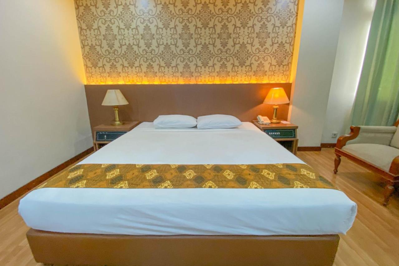 Riyadi Palace Hotel Surakarta (Solo) Exterior foto
