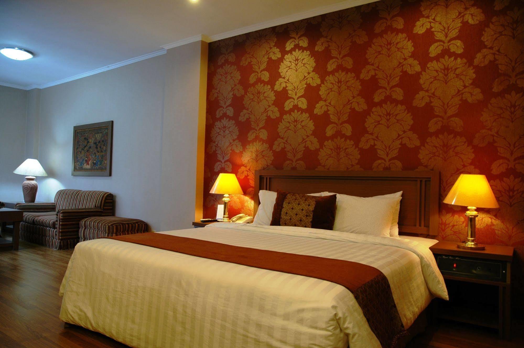 Riyadi Palace Hotel Surakarta (Solo) Exterior foto